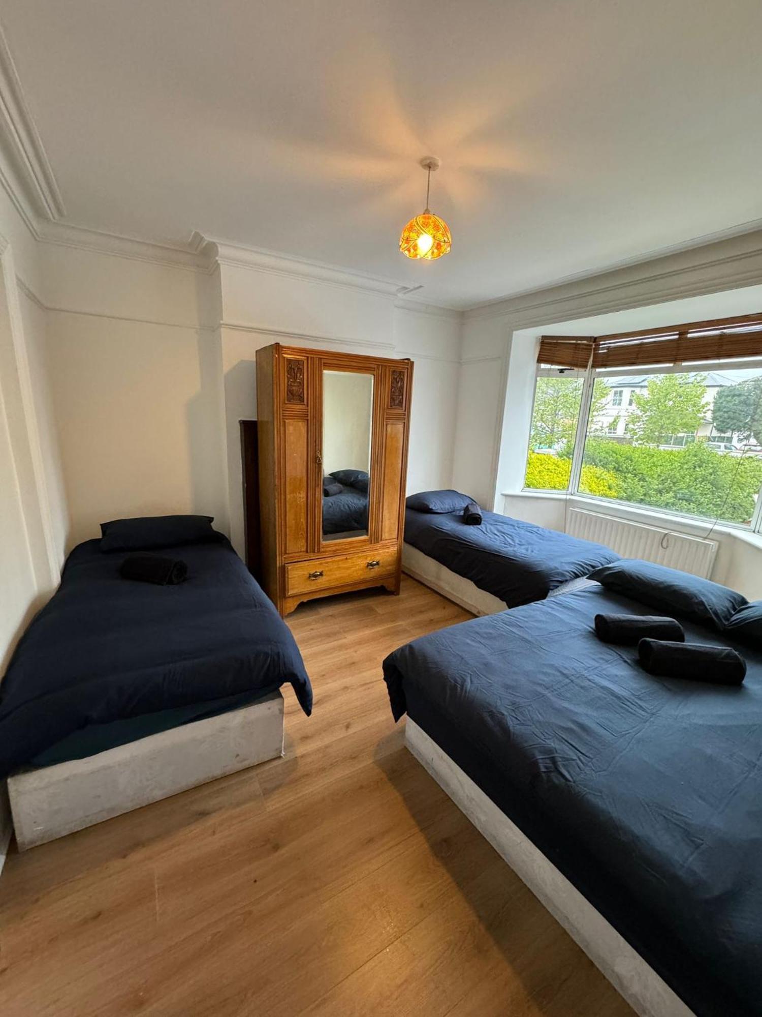 Big Family Room In Room At 2 Iveragh Rd-4 Dublin Exterior photo
